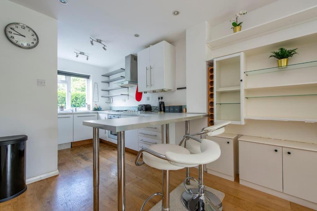 Lovely 2-Bed 15 Minutes To Central London Exterior photo
