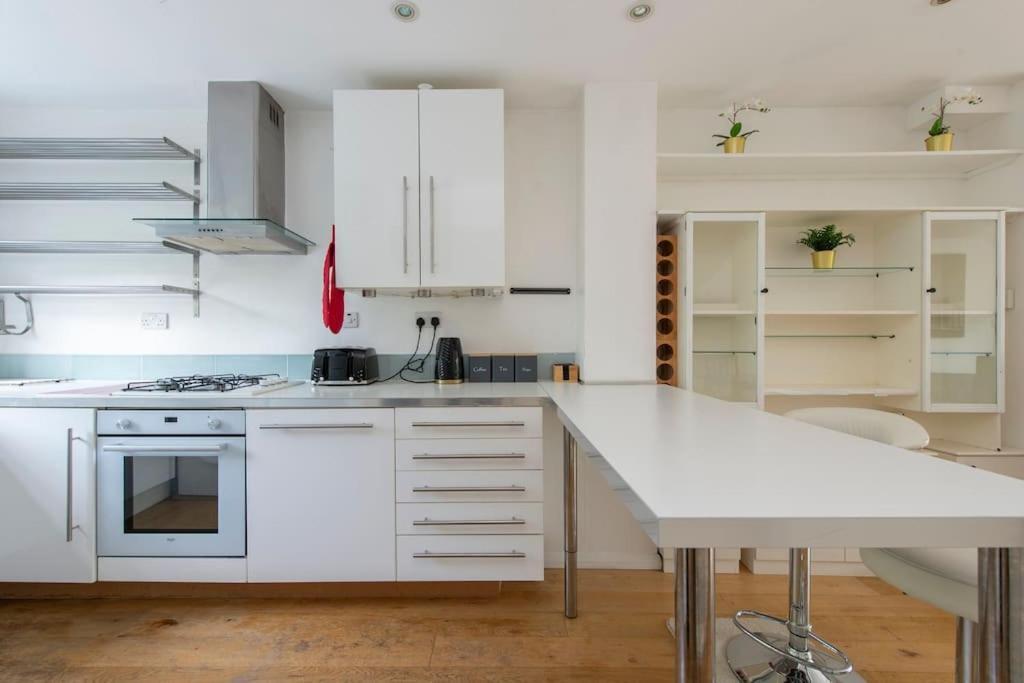 Lovely 2-Bed 15 Minutes To Central London Exterior photo
