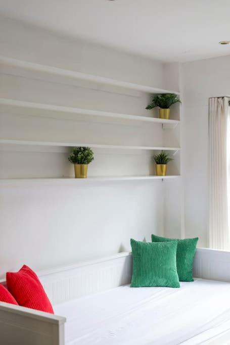 Lovely 2-Bed 15 Minutes To Central London Exterior photo