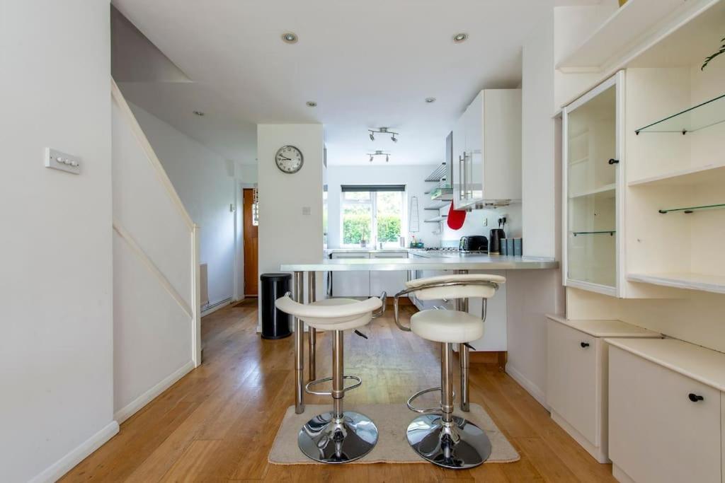 Lovely 2-Bed 15 Minutes To Central London Exterior photo