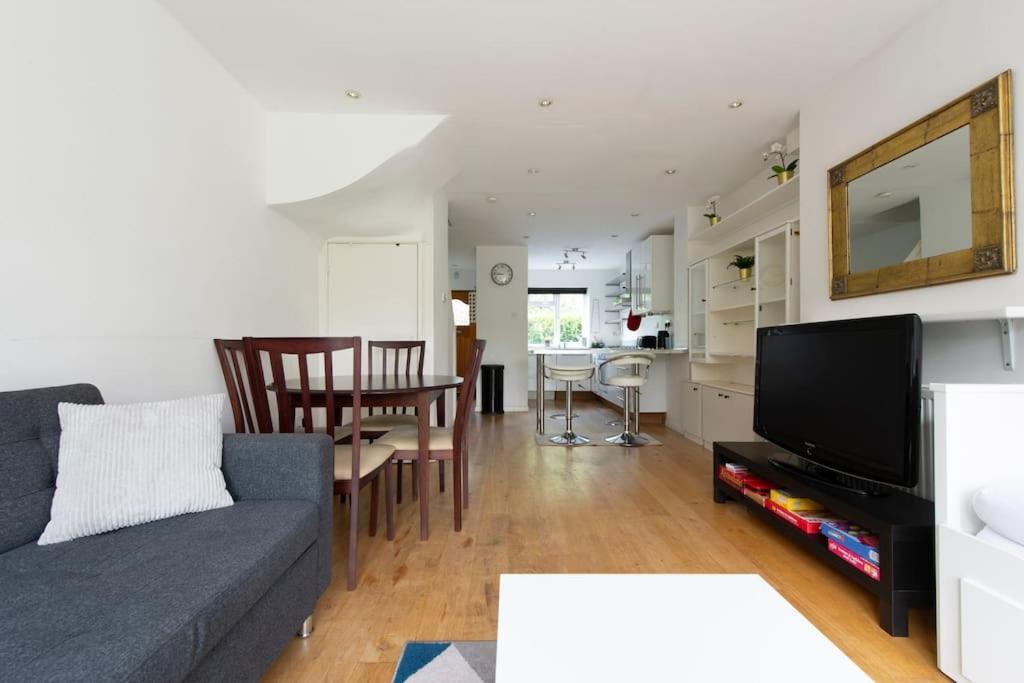 Lovely 2-Bed 15 Minutes To Central London Exterior photo